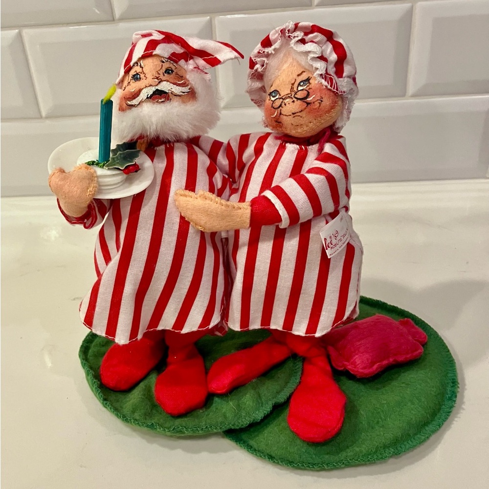 Vintage Annalee 8” Mr & Mrs Tuckered Santas (item code #5100 produced in 1989)
